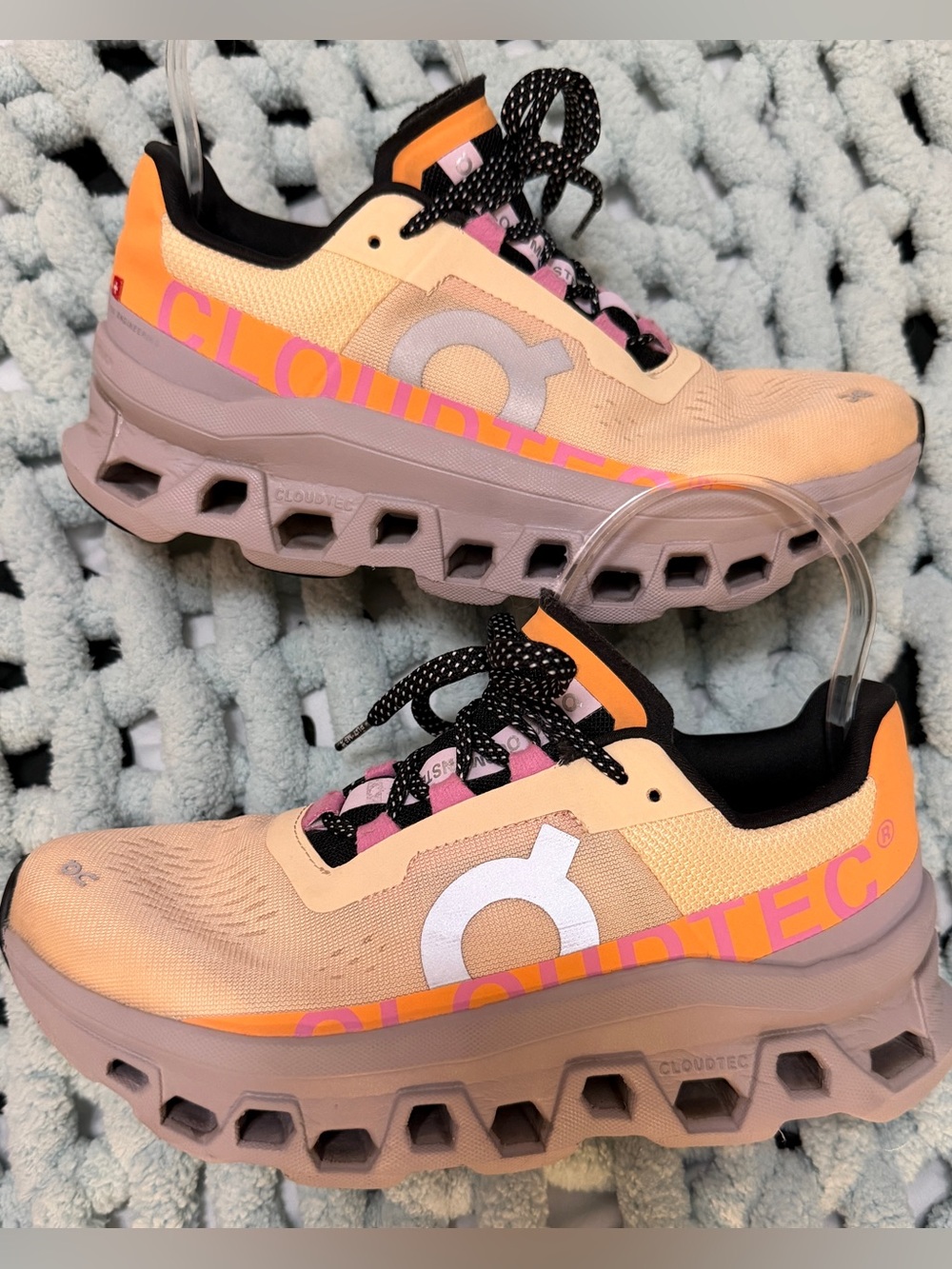On Cloudmonster Running Shoes in Lt Orange & Bright Orange Trim Women’s Sz 7 - Picture 8 of 17